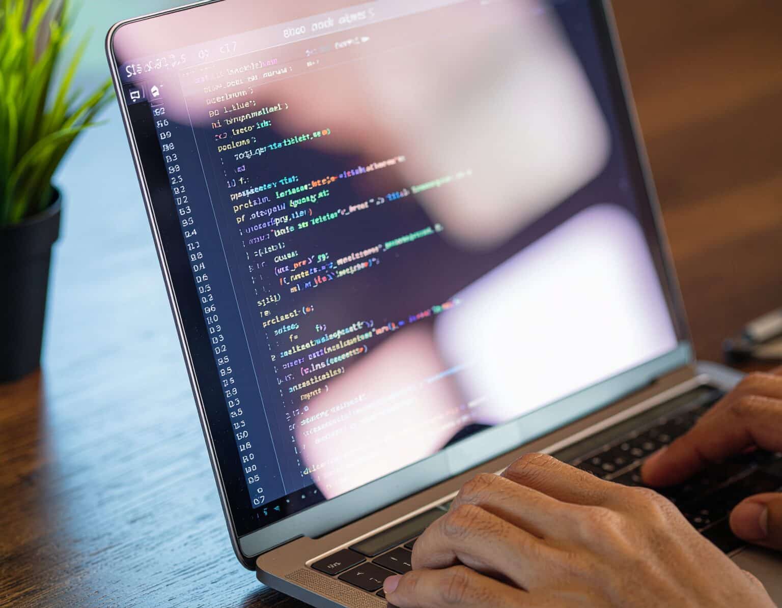 プログラミングをしている手元